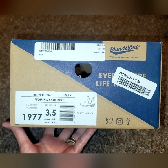 C- Brand new in box Blundstone 1977 black nubuck low heel short Chelsea boo… - Picture 4 of 4
